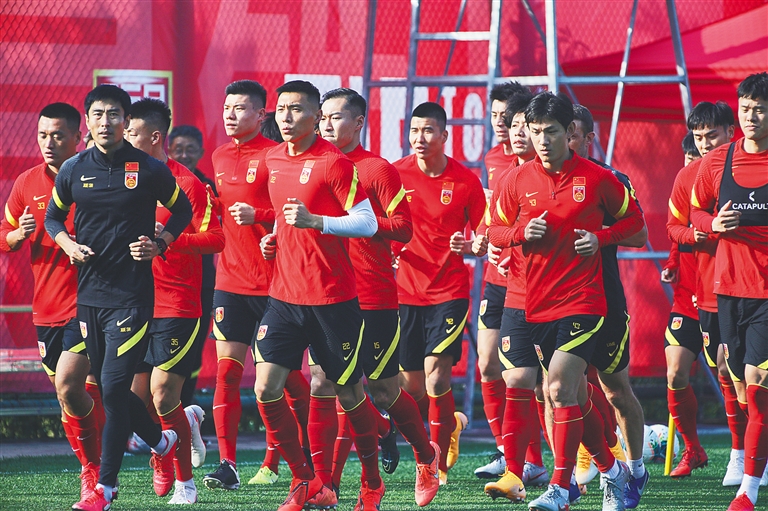 布克：我们和湖人还算不上宿敌，得在季后赛有交手经历才算（布克：我们与湖人还谈不上宿敌，需在季后赛相遇才算）