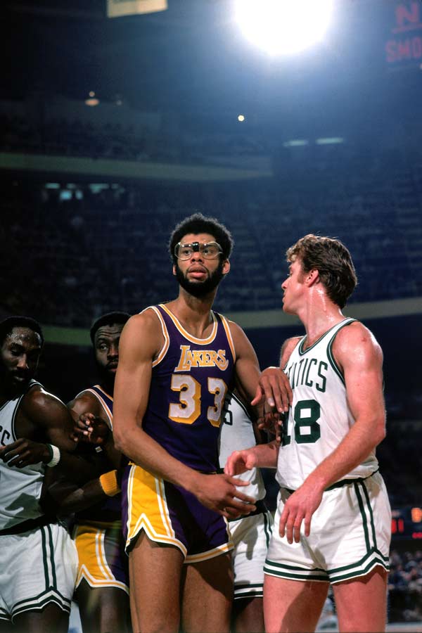 这球可惜了！杨瀚森跟进篮下未获队友传球打破得分荒（错失良机！杨瀚森篮下跟进未获传球，未能终结得分荒）