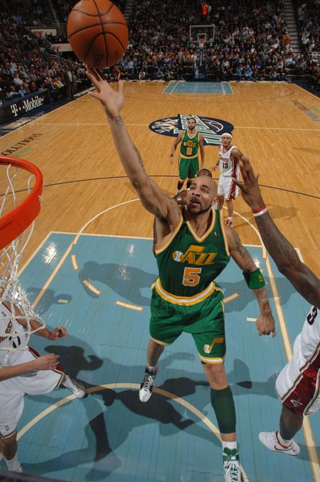 英博祝贺国安足协杯夺冠：衷心祝愿国安在新的征程上续写辉煌（英博恭贺国安问鼎足协杯，盼新征程再写辉煌）