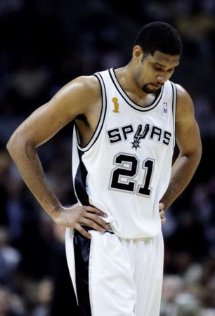 球员暖心动作感动全场（球员贴心举动温暖全场）