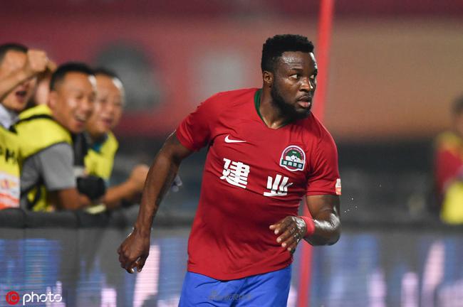 图片报：多特内部认为小贝林踢得过于保守，不过仍然信任他（图片报：多特内部称小贝林踢法过稳，信任不变）