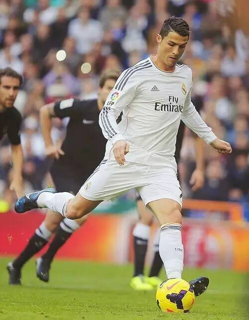 詹杜库领衔年终大战，联盟新老门面交手创纪录，一代新人换旧人！（詹杜库领衔年末巅峰对决，新老巨星正面交锋再创纪录，时代更迭加速！）