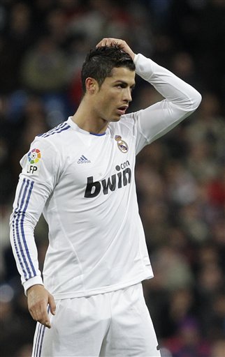 西甲半场：双方破门乏术，阿拉维斯暂0-0塞尔塔（西甲半场战报：阿拉维斯与塞尔塔互交白卷，比分0-0）